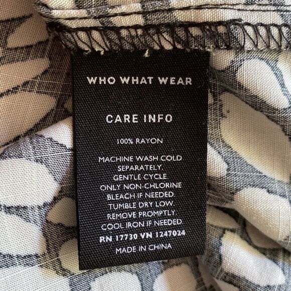 Z WHO WHAT WEAR Womens XXL Tunic Top Black Animal Print 3/4 Bell Sleeve V Neck - Picture 9 of 9